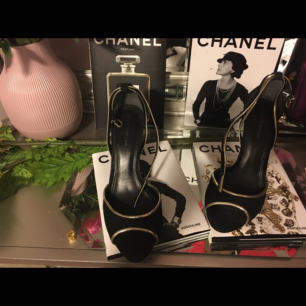 Women size 11 Antonio Melani wore only once